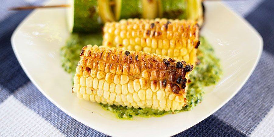 Grilled corn with pesto